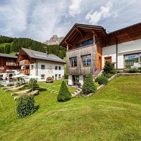 Villa Flora Mountain Lodges Сан-Кассиано Экстерьер фото