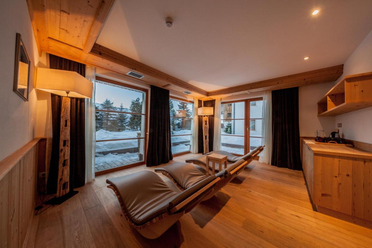 Villa Flora Mountain Lodges Сан-Кассиано Экстерьер фото