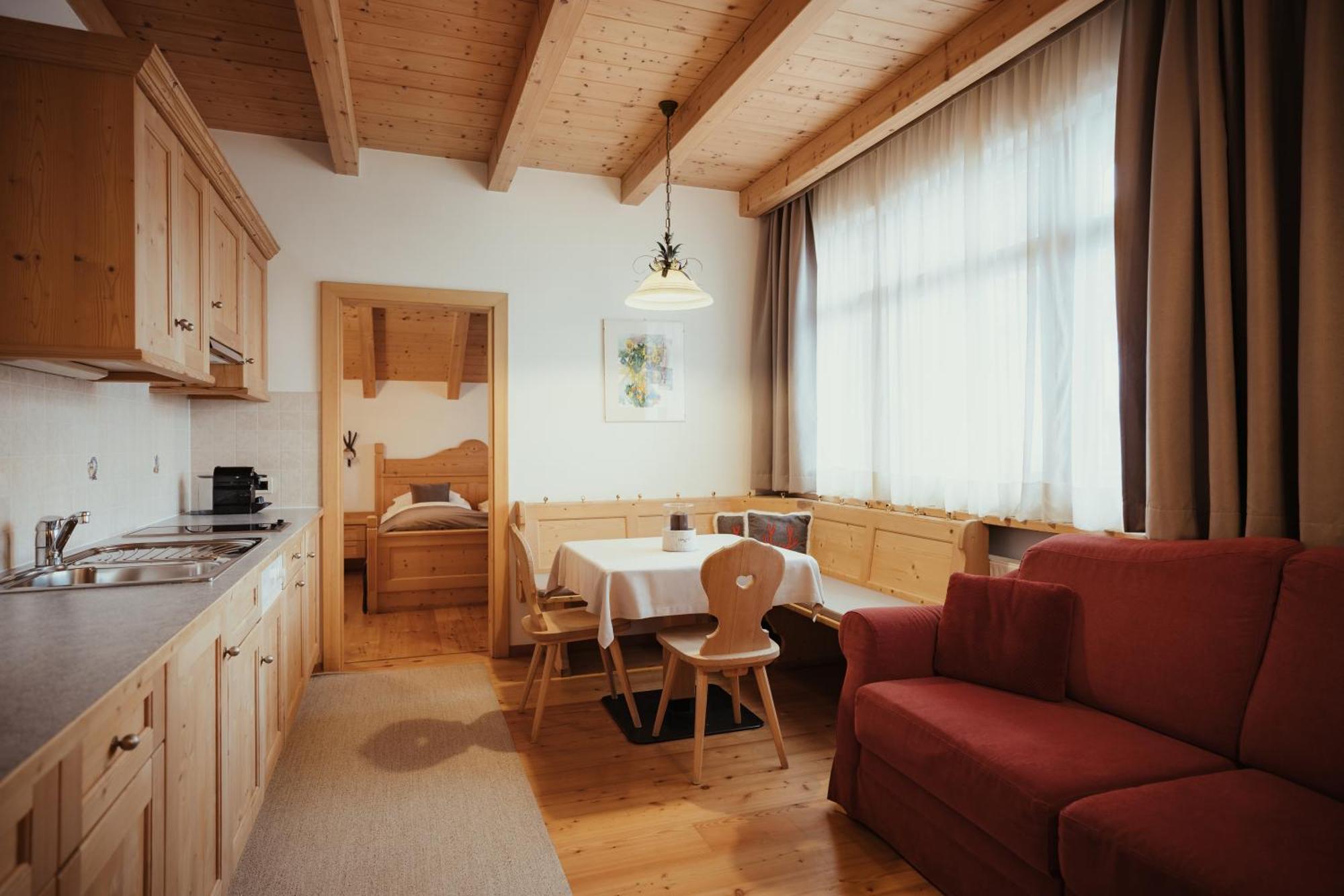 Villa Flora Mountain Lodges Сан-Кассиано Экстерьер фото