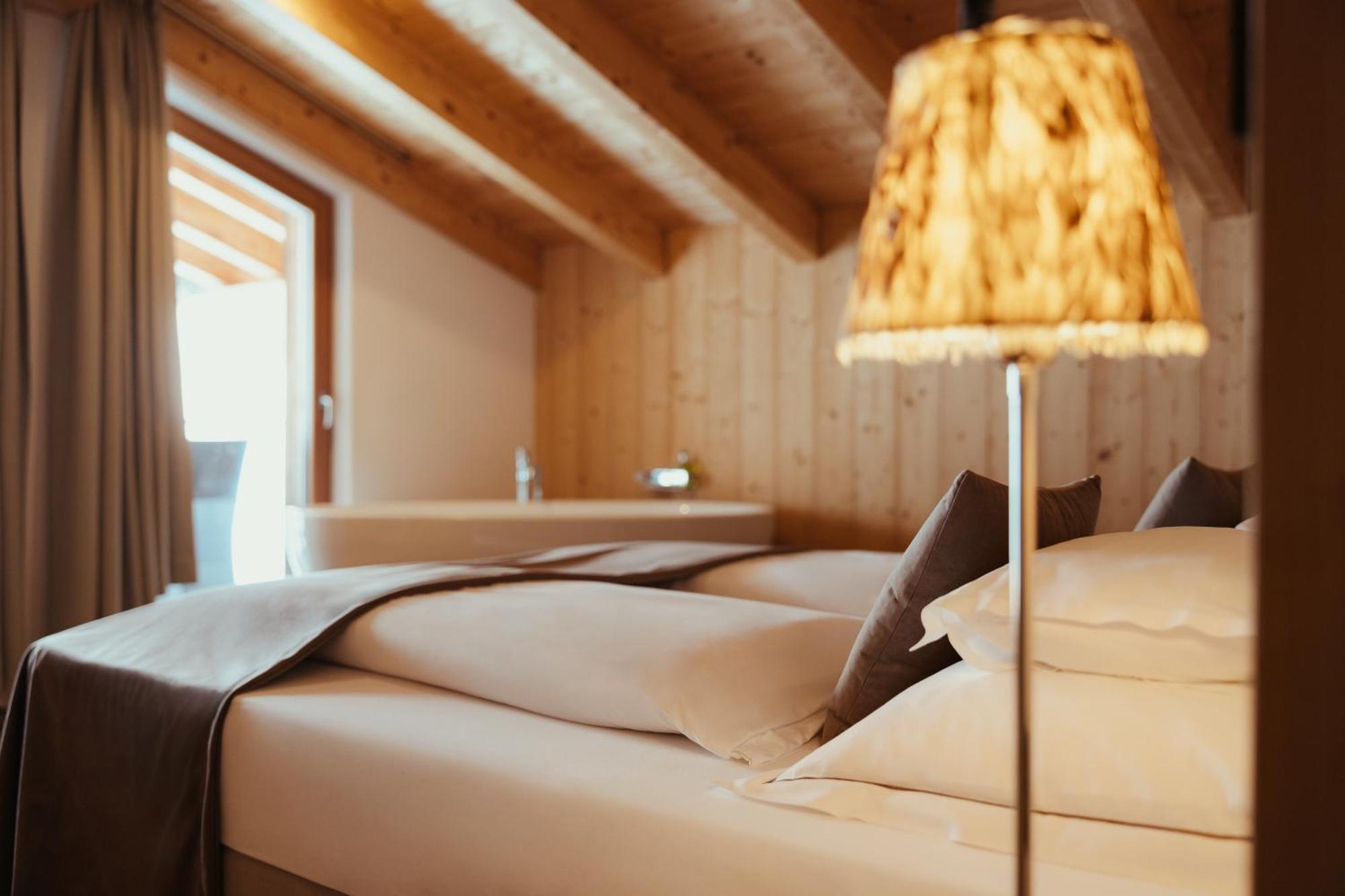 Villa Flora Mountain Lodges Сан-Кассиано Экстерьер фото
