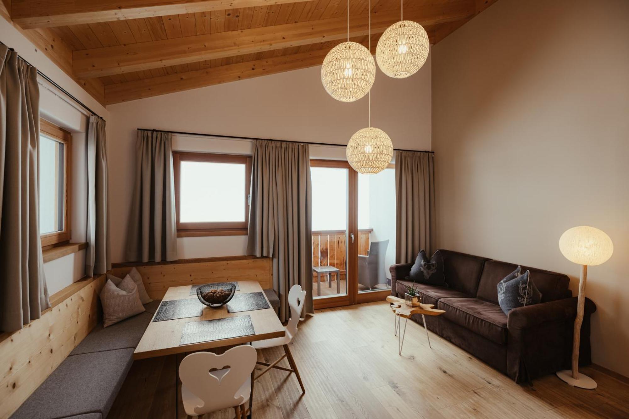 Villa Flora Mountain Lodges Сан-Кассиано Экстерьер фото