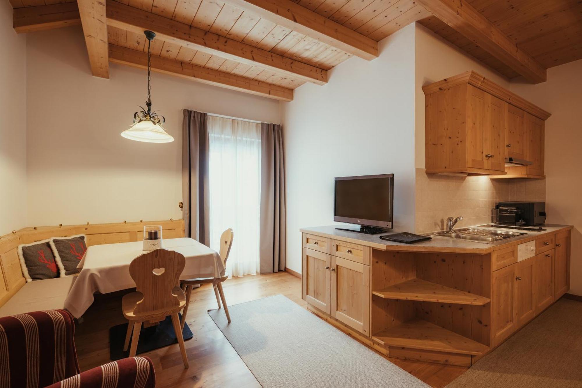 Villa Flora Mountain Lodges Сан-Кассиано Экстерьер фото